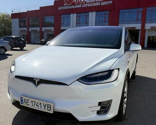 Белый Тесла Модель Х, объемом двигателя 0 л и пробегом 97 тыс. км за 37000 $, фото 1 на Automoto.ua