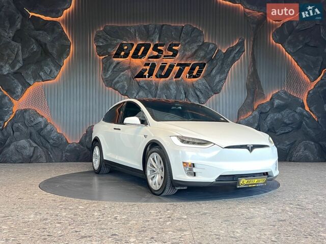 Белый Тесла Модель Х, объемом двигателя 0 л и пробегом 180 тыс. км за 28999 $, фото 1 на Automoto.ua