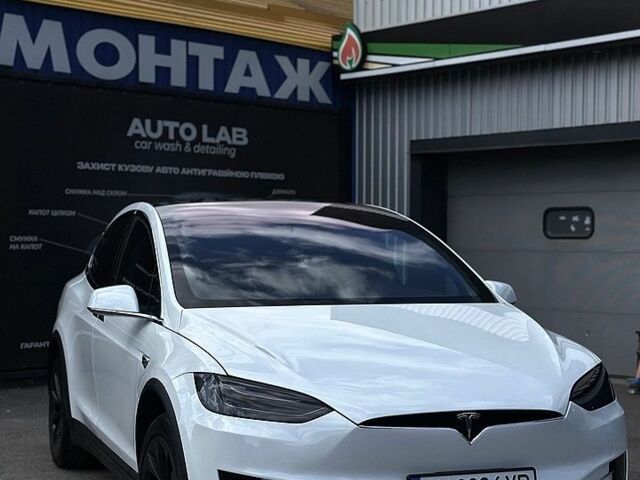 Белый Тесла Модель Х, объемом двигателя 0 л и пробегом 132 тыс. км за 29000 $, фото 1 на Automoto.ua