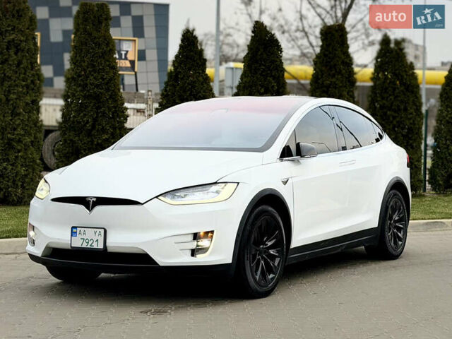 Белый Тесла Модель Х, объемом двигателя 0 л и пробегом 74 тыс. км за 33500 $, фото 1 на Automoto.ua