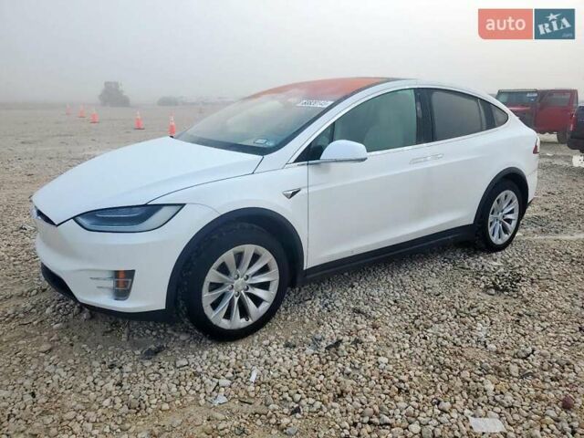 Белый Тесла Модель Х, объемом двигателя 0 л и пробегом 35 тыс. км за 10900 $, фото 1 на Automoto.ua