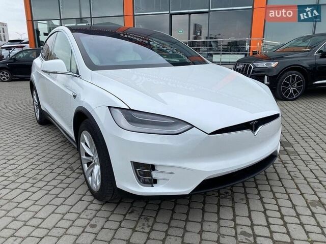 Белый Тесла Модель Х, объемом двигателя 0 л и пробегом 151 тыс. км за 24500 $, фото 1 на Automoto.ua