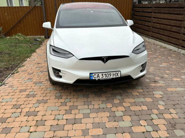 Белый Тесла Модель Х, объемом двигателя 0 л и пробегом 52 тыс. км за 45000 $, фото 1 на Automoto.ua