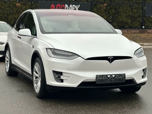 Белый Тесла Модель Х, объемом двигателя 0 л и пробегом 68 тыс. км за 30000 $, фото 1 на Automoto.ua