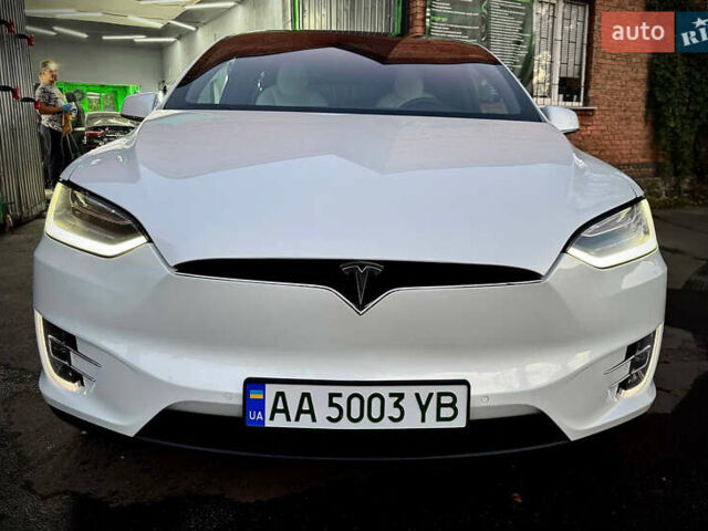 Белый Тесла Модель Х, объемом двигателя 0 л и пробегом 107 тыс. км за 40000 $, фото 1 на Automoto.ua