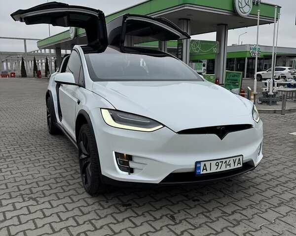 Белый Тесла Модель Х, объемом двигателя 0 л и пробегом 112 тыс. км за 28850 $, фото 1 на Automoto.ua