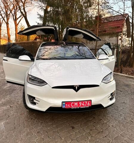 Белый Тесла Модель Х, объемом двигателя 0 л и пробегом 148 тыс. км за 26200 $, фото 1 на Automoto.ua