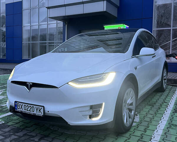 Білий Тесла Модель Х, об'ємом двигуна 0 л та пробігом 82 тис. км за 30900 $, фото 1 на Automoto.ua