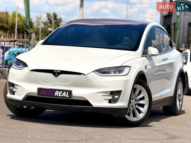 Белый Тесла Модель Х, объемом двигателя 0 л и пробегом 103 тыс. км за 32500 $, фото 1 на Automoto.ua