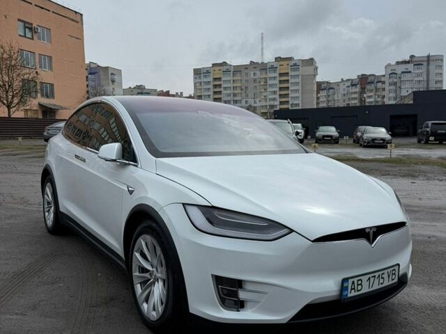 Белый Тесла Модель Х, объемом двигателя 0 л и пробегом 122 тыс. км за 37000 $, фото 1 на Automoto.ua