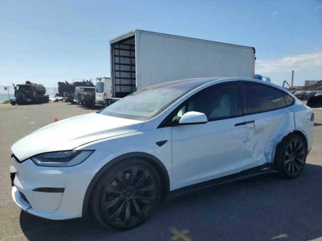Белый Тесла Модель Х, объемом двигателя 0 л и пробегом 31 тыс. км за 12500 $, фото 1 на Automoto.ua