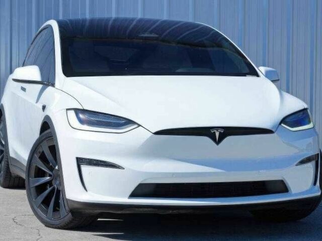 Белый Тесла Модель Х, объемом двигателя 0 л и пробегом 45 тыс. км за 21200 $, фото 1 на Automoto.ua