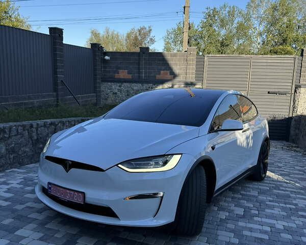 Белый Тесла Модель Х, объемом двигателя 0 л и пробегом 64 тыс. км за 57000 $, фото 1 на Automoto.ua
