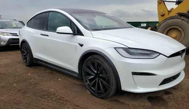 Белый Тесла Модель Х, объемом двигателя 0 л и пробегом 9 тыс. км за 31000 $, фото 1 на Automoto.ua