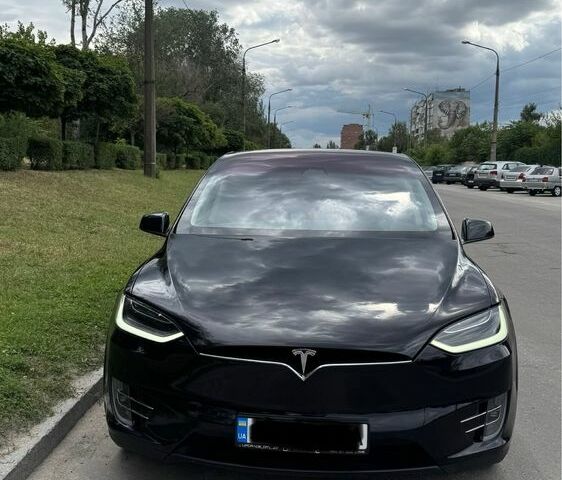 Черный Тесла Модель Х, объемом двигателя 0 л и пробегом 109 тыс. км за 27500 $, фото 1 на Automoto.ua