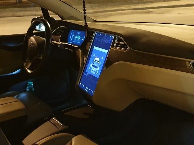 Чорний Тесла Модель Х, об'ємом двигуна 0 л та пробігом 33 тис. км за 43999 $, фото 1 на Automoto.ua