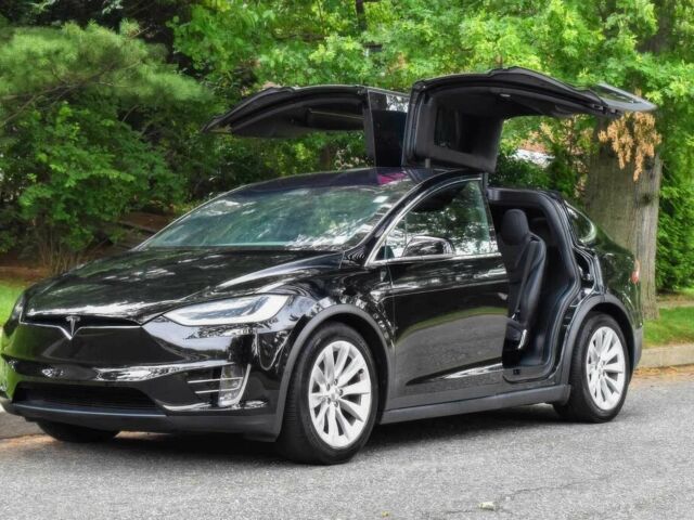 Черный Тесла Модель Х, объемом двигателя 0 л и пробегом 50 тыс. км за 32000 $, фото 1 на Automoto.ua
