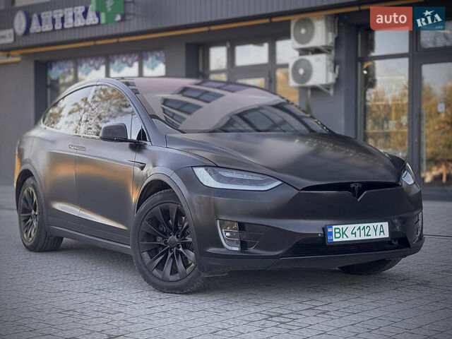 Черный Тесла Модель Х, объемом двигателя 0 л и пробегом 104 тыс. км за 34500 $, фото 1 на Automoto.ua