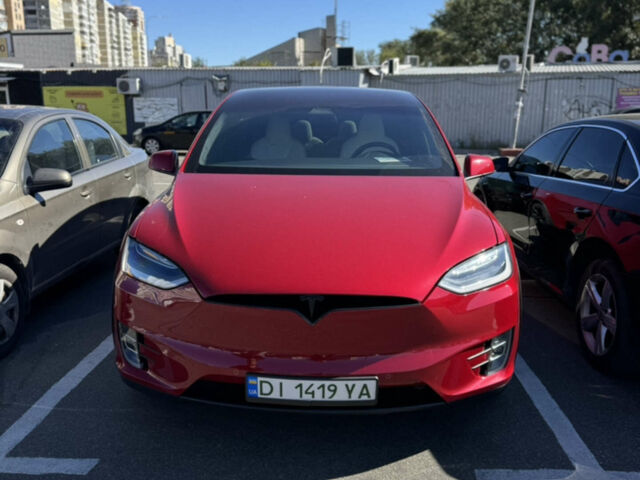 Красный Тесла Модель Х, объемом двигателя 0 л и пробегом 100 тыс. км за 27000 $, фото 1 на Automoto.ua