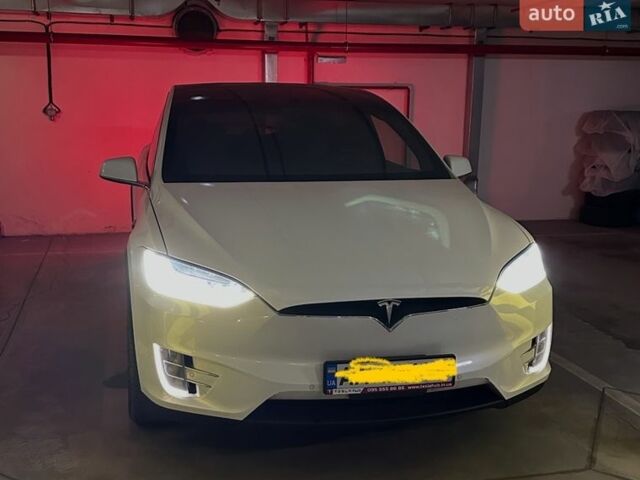 Тесла Модель Х, объемом двигателя 0 л и пробегом 203 тыс. км за 21999 $, фото 1 на Automoto.ua
