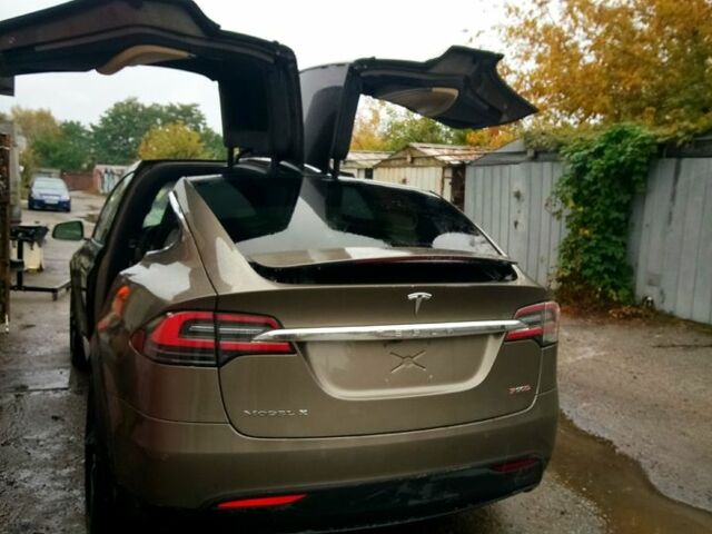 Сірий Тесла Модель Х, об'ємом двигуна 0 л та пробігом 173 тис. км за 21500 $, фото 1 на Automoto.ua