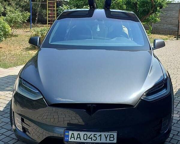 Серый Тесла Модель Х, объемом двигателя 0 л и пробегом 111 тыс. км за 22300 $, фото 1 на Automoto.ua