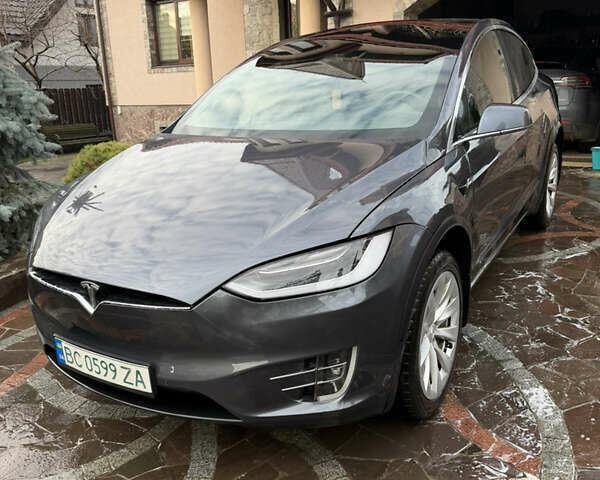Серый Тесла Модель Х, объемом двигателя 0 л и пробегом 256 тыс. км за 21000 $, фото 1 на Automoto.ua