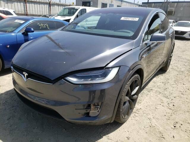 Серый Тесла Модель Х, объемом двигателя 0 л и пробегом 54 тыс. км за 42200 $, фото 1 на Automoto.ua