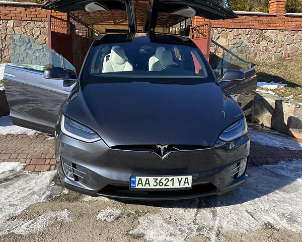 Серый Тесла Модель Х, объемом двигателя 0 л и пробегом 170 тыс. км за 24900 $, фото 1 на Automoto.ua