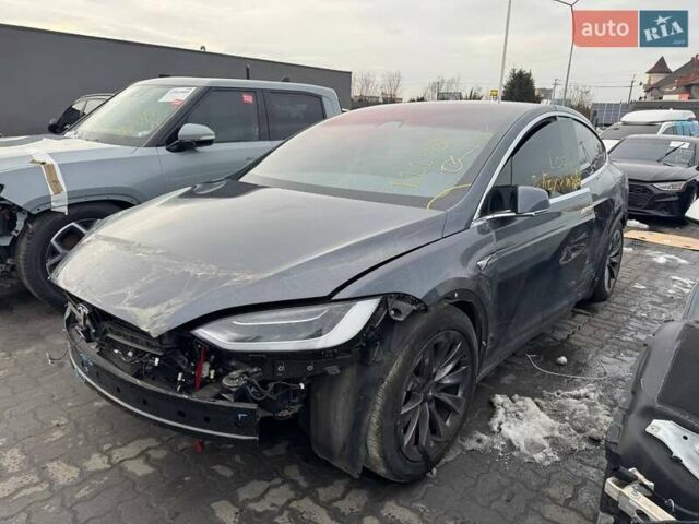 Серый Тесла Модель Х, объемом двигателя 0 л и пробегом 123 тыс. км за 20000 $, фото 1 на Automoto.ua