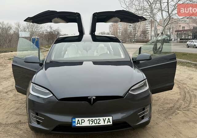 Серый Тесла Модель Х, объемом двигателя 0 л и пробегом 112 тыс. км за 34999 $, фото 1 на Automoto.ua