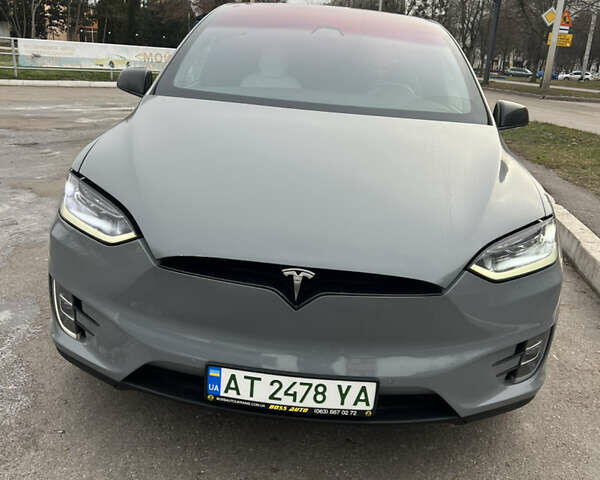 Серый Тесла Модель Х, объемом двигателя 0 л и пробегом 122 тыс. км за 22500 $, фото 1 на Automoto.ua