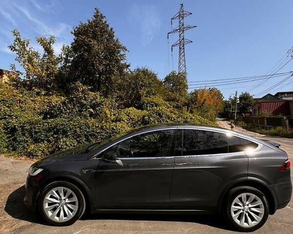 Серый Тесла Модель Х, объемом двигателя 0 л и пробегом 48 тыс. км за 28000 $, фото 1 на Automoto.ua