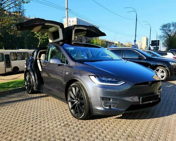 Серый Тесла Модель Х, объемом двигателя 0 л и пробегом 168 тыс. км за 36800 $, фото 1 на Automoto.ua