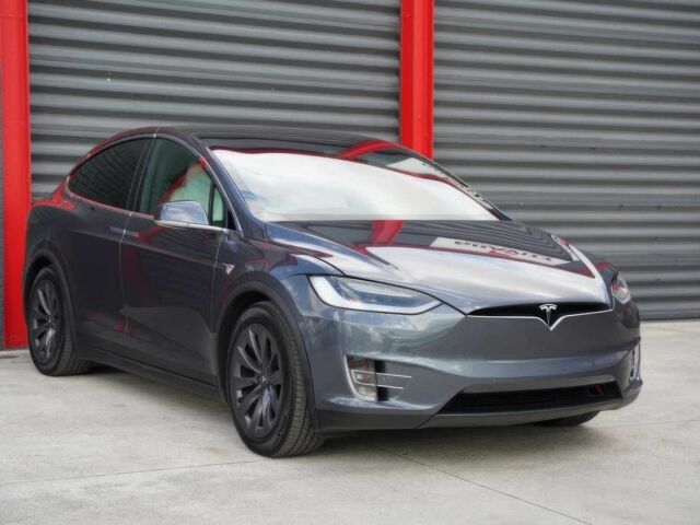 Серый Тесла Модель Х, объемом двигателя 0 л и пробегом 39 тыс. км за 19000 $, фото 1 на Automoto.ua