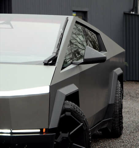 Серый Тесла Cybertruck, объемом двигателя 0 л и пробегом 3 тыс. км за 99900 $, фото 1 на Automoto.ua