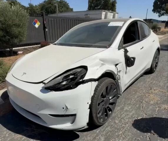 Тесла Другая 2022 в Запорожье на Automoto.ua Белый Тесла Другая, объемом двигателя 0 л и пробегом 57 тыс. км за 22300 $, фото 1 на Automoto.ua