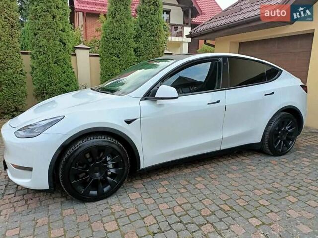 Белый Тесла Model Y, объемом двигателя 0 л и пробегом 62 тыс. км за 28000 $, фото 1 на Automoto.ua