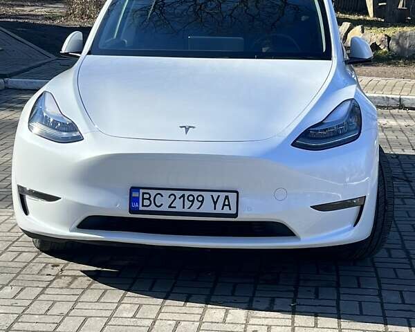 Белый Тесла Model Y, объемом двигателя 0 л и пробегом 31 тыс. км за 40000 $, фото 1 на Automoto.ua