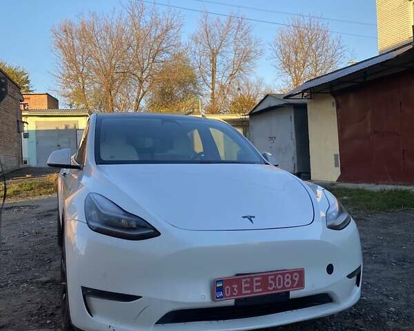 Белый Тесла Model Y, объемом двигателя 0 л и пробегом 21 тыс. км за 19500 $, фото 1 на Automoto.ua