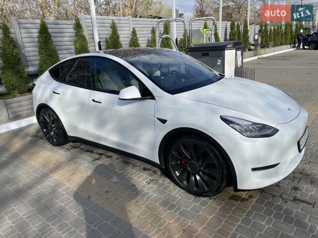 Белый Тесла Model Y, объемом двигателя 0 л и пробегом 65 тыс. км за 32000 $, фото 1 на Automoto.ua