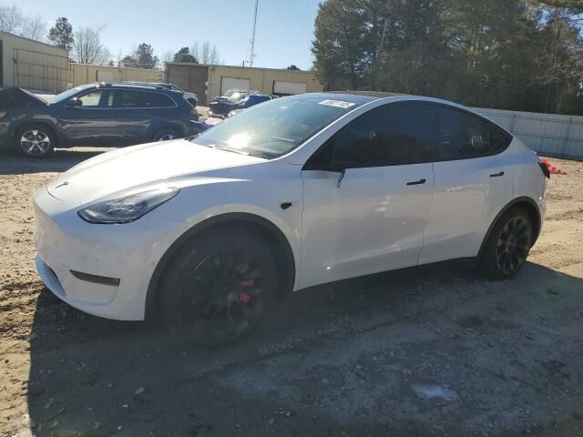 Белый Тесла Model Y, объемом двигателя 0 л и пробегом 131 тыс. км за 18300 $, фото 1 на Automoto.ua