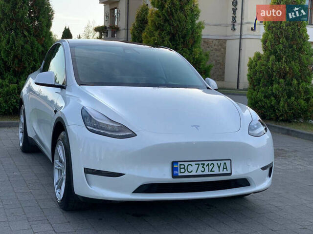 Белый Тесла Model Y, объемом двигателя 0 л и пробегом 35 тыс. км за 26500 $, фото 1 на Automoto.ua
