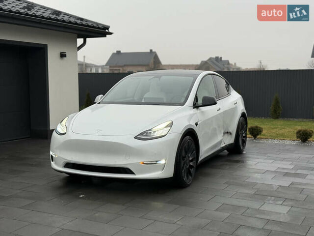 Белый Тесла Model Y, объемом двигателя 0 л и пробегом 65 тыс. км за 21000 $, фото 1 на Automoto.ua