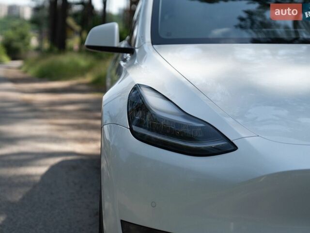 Белый Тесла Model Y, объемом двигателя 0 л и пробегом 160 тыс. км за 21900 $, фото 1 на Automoto.ua