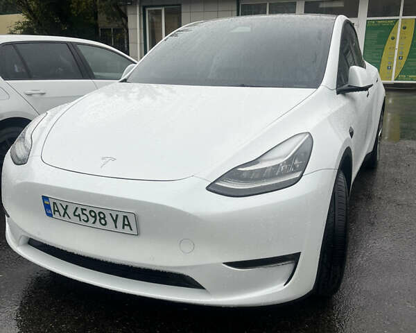 Белый Тесла Model Y, объемом двигателя 0 л и пробегом 28 тыс. км за 26500 $, фото 1 на Automoto.ua