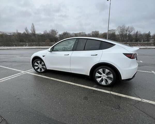Белый Тесла Model Y, объемом двигателя 0 л и пробегом 32 тыс. км за 30000 $, фото 1 на Automoto.ua