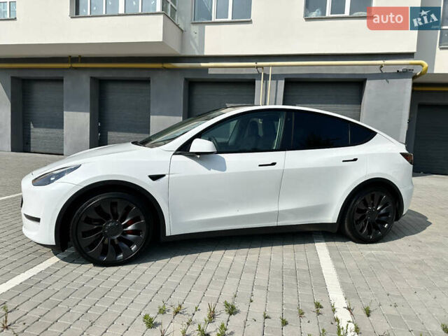 Білий Тесла Model Y, об'ємом двигуна 0 л та пробігом 70 тис. км за 26700 $, фото 1 на Automoto.ua