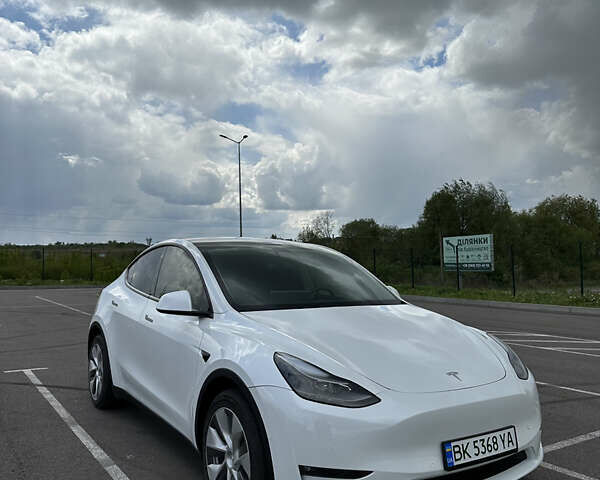 Белый Тесла Model Y, объемом двигателя 0 л и пробегом 81 тыс. км за 24000 $, фото 1 на Automoto.ua