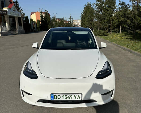 Белый Тесла Model Y, объемом двигателя 0 л и пробегом 46 тыс. км за 33700 $, фото 1 на Automoto.ua